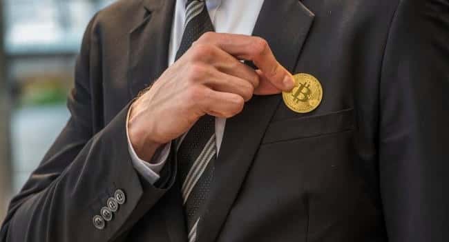 Bitfinex报告：长期持有者抛售有限，投机资金转向山寨币