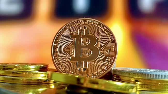 比特币交易所储备创新低！分析师称回调接近尾声，BTC峰值或于今年中现身