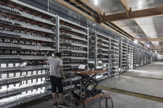 新疆比特币矿场48小时生死时速：全网算力暴跌背后三大真相