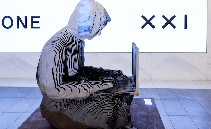 比特币史诗级突破:中本聪雕像登陆纽交所,华尔街集体投降!