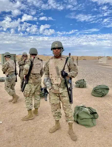 美军航母变身华尔街：官兵疯狂炒币炒股内幕曝光