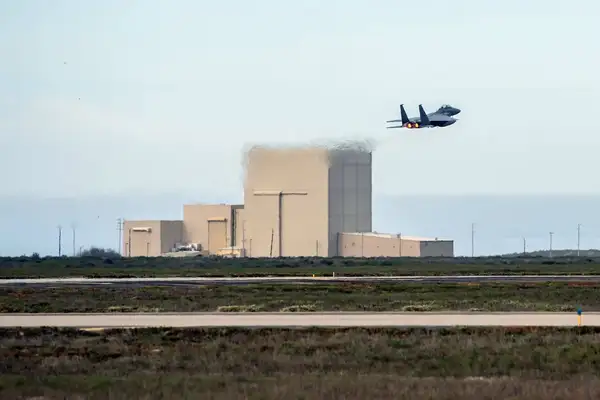 美军航母变身华尔街：官兵疯狂炒币炒股内幕曝光