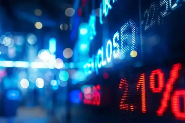 黄金暴涨突破4400美元!央行疯狂囤金背后:普通人现在入场会成接盘侠吗?