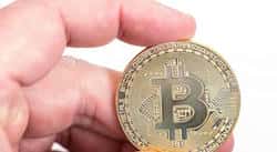 BTC暴跌10%破9万大关！牛市暂停，抄底还是逃命？今晚全币圈无眠！