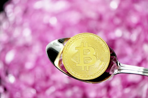 People币价格突破前兆:支撑强劲,三角形整理待突破