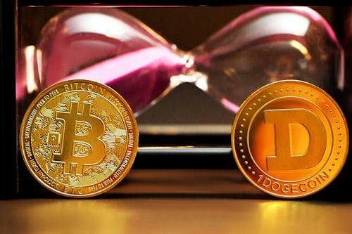 比特币价格走势分析:看涨与看跌情景的关键支撑与阻力位