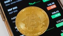 大庄家的隐藏筹码：信息不对称与策略迷雾